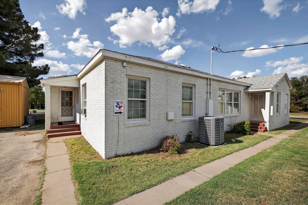 1601 W Texas Ave Property Photo 10