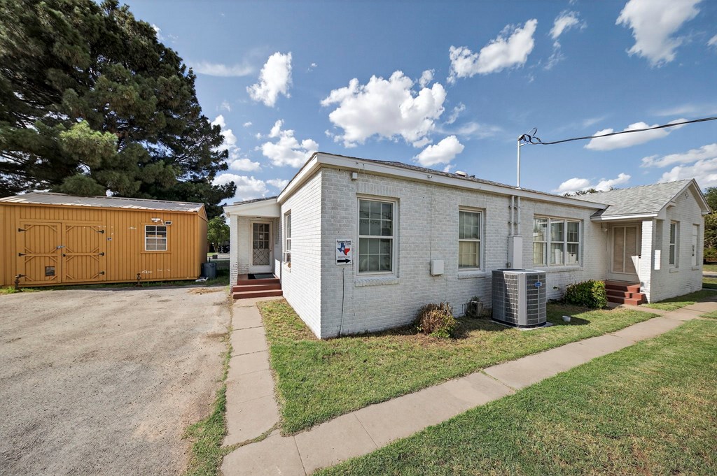 1601 W Texas Ave Property Photo 11