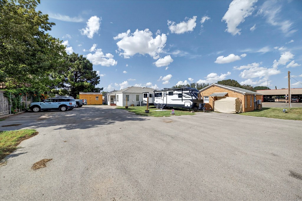 1601 W Texas Ave Property Photo 12