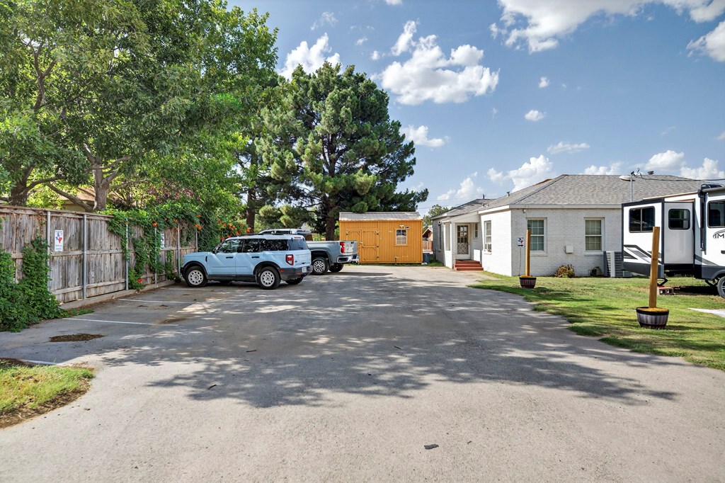 1601 W Texas Ave Property Photo 13