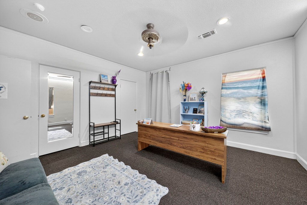 1601 W Texas Ave Property Photo 17