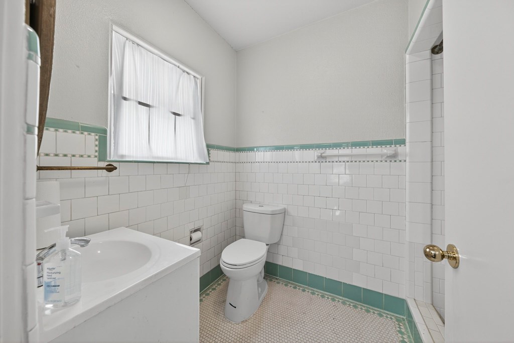 1601 W Texas Ave Property Photo 18