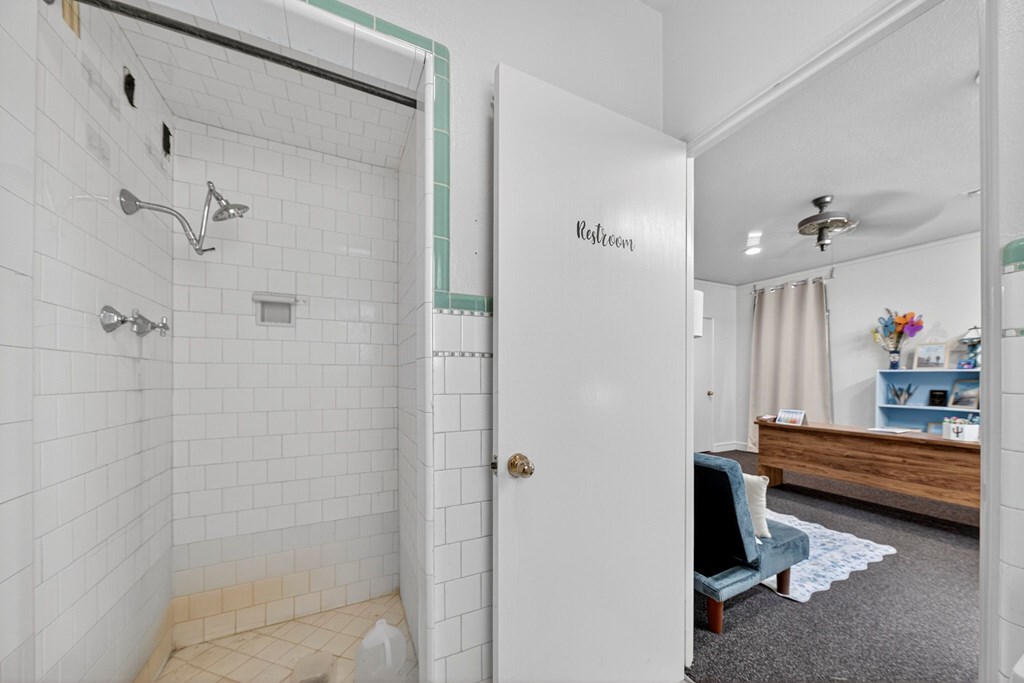 1601 W Texas Ave Property Photo 19