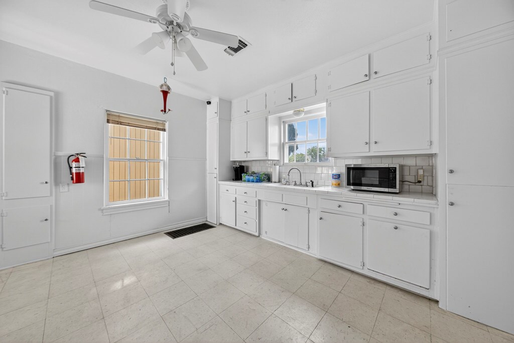 1601 W Texas Ave Property Photo 20