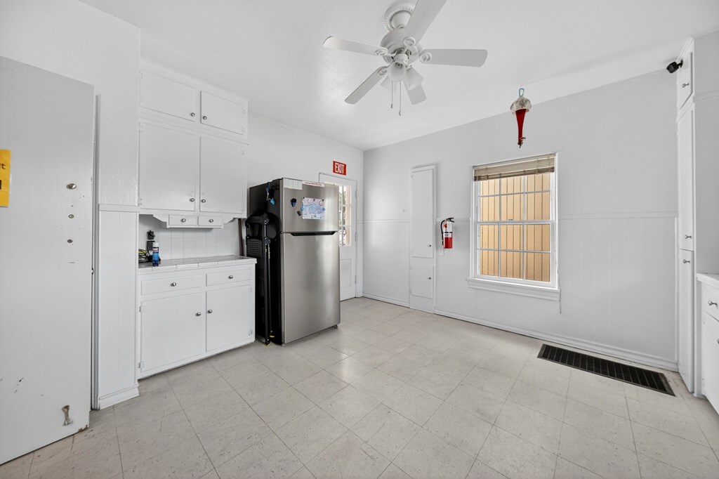 1601 W Texas Ave Property Photo 21