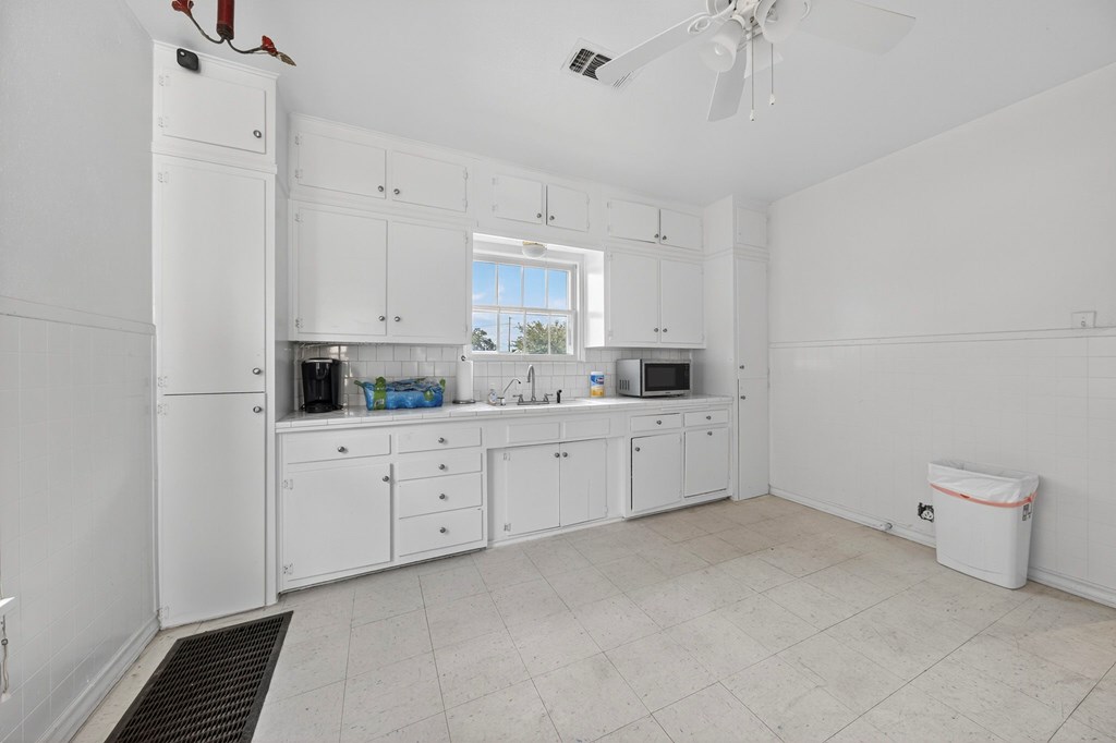 1601 W Texas Ave Property Photo 23