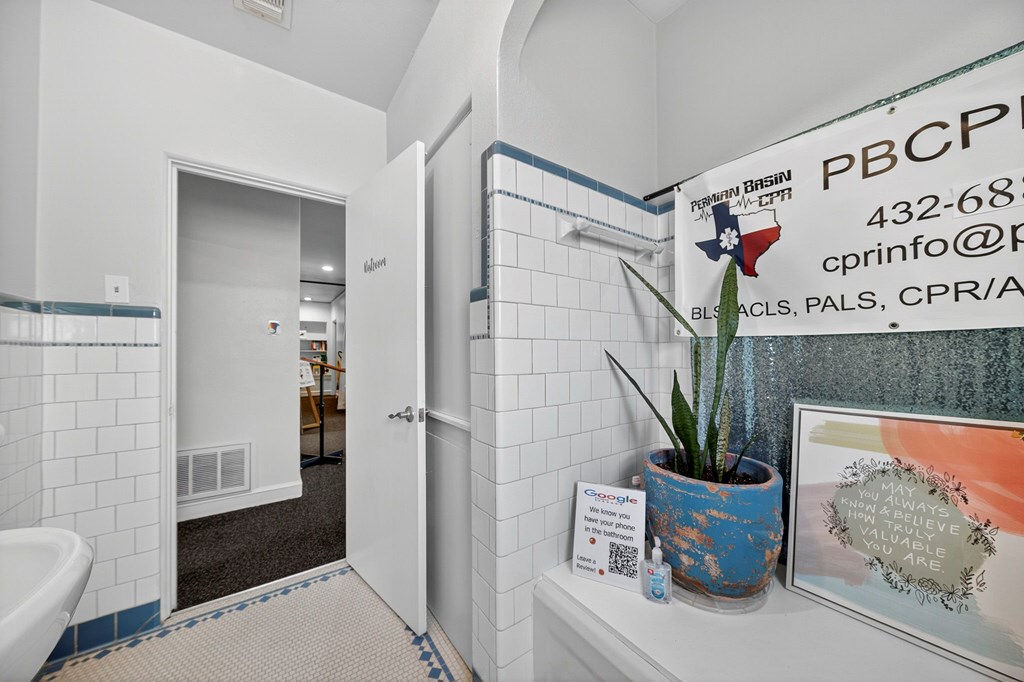 1601 W Texas Ave Property Photo 32