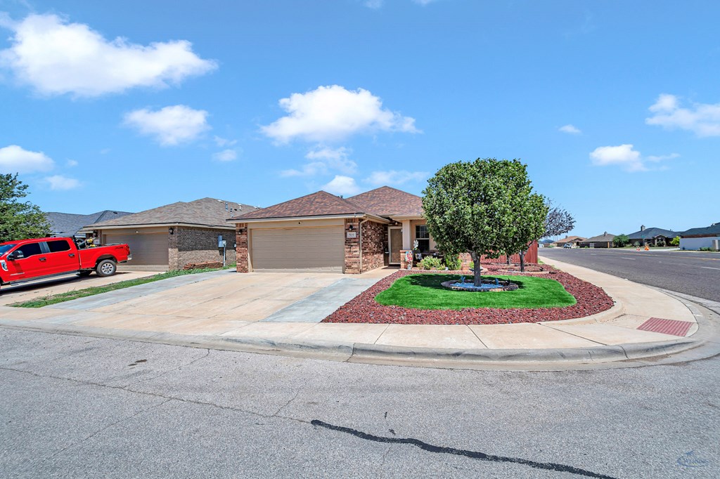 509 E 96th St Property Photo 3