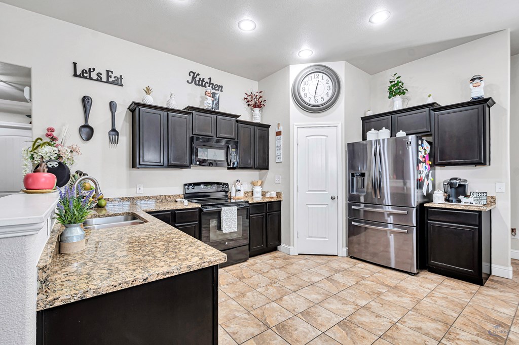 509 E 96th St Property Photo 5