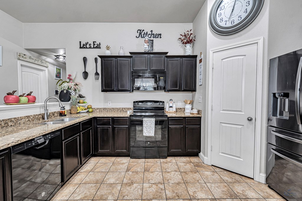 509 E 96th St Property Photo 6