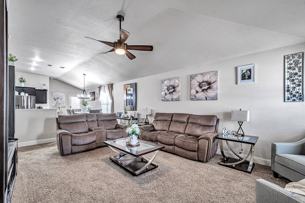 509 E 96th St Property Photo 7