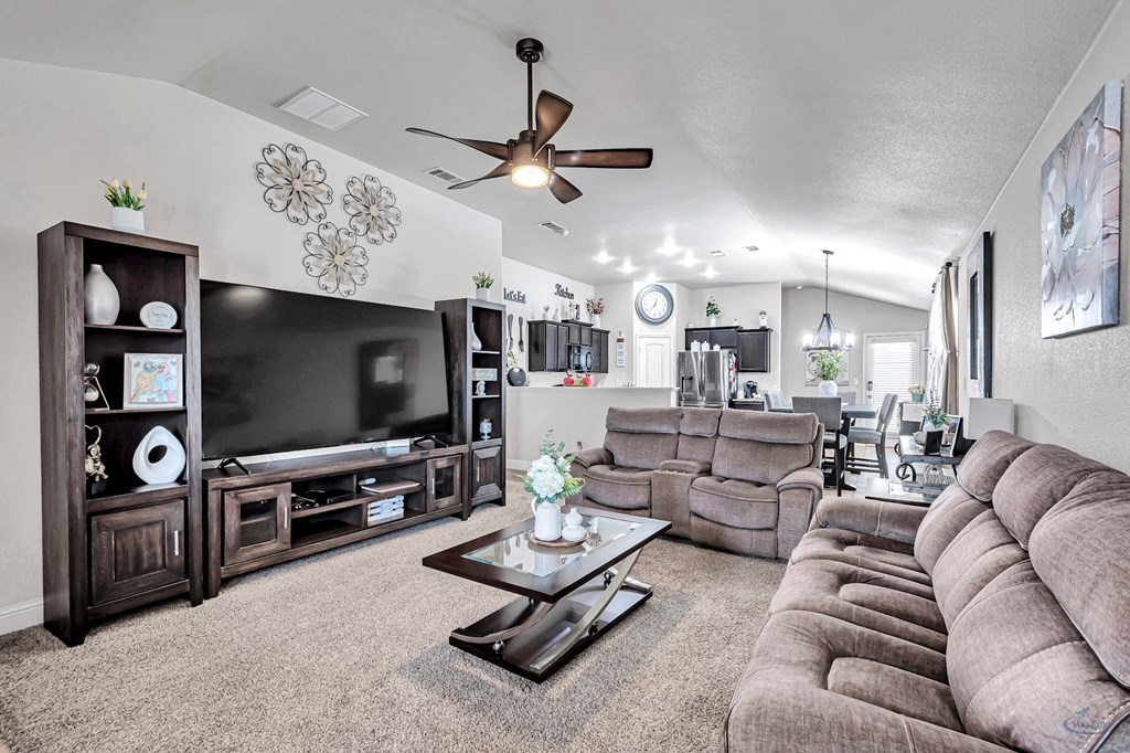 509 E 96th St Property Photo 8