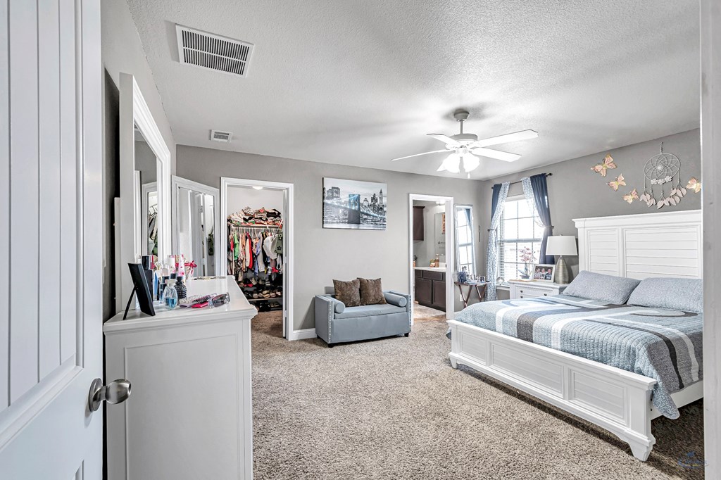 509 E 96th St Property Photo 14