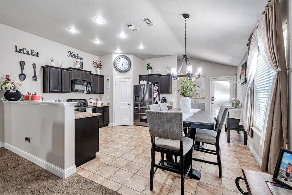 509 E 96th St Property Photo 17