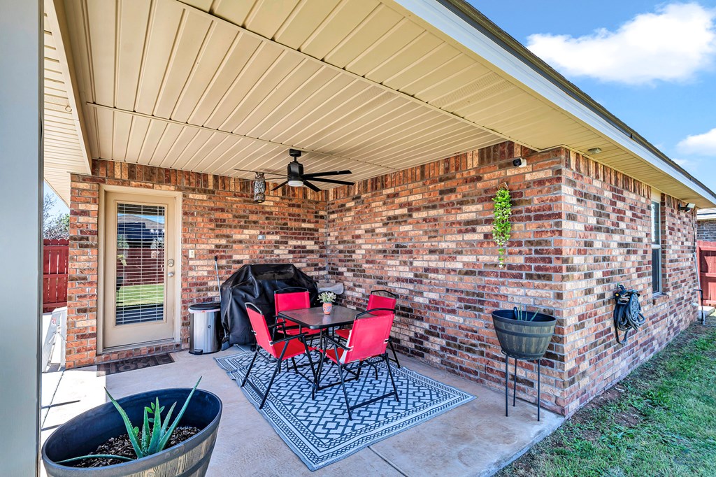 509 E 96th St Property Photo 18