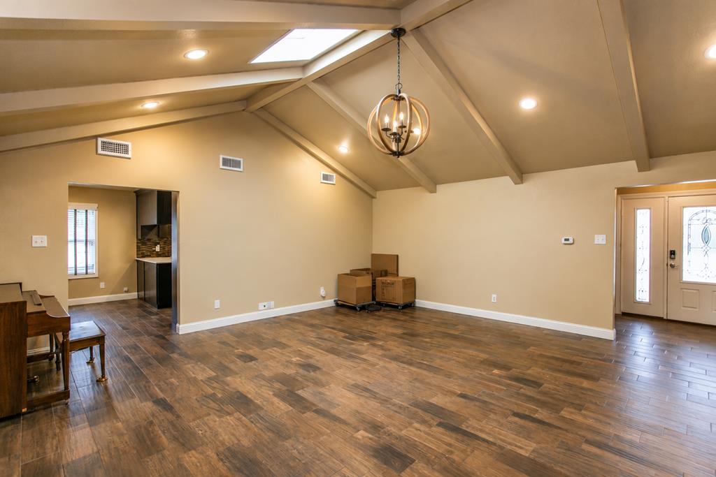 707 Avondale Property Photo 6