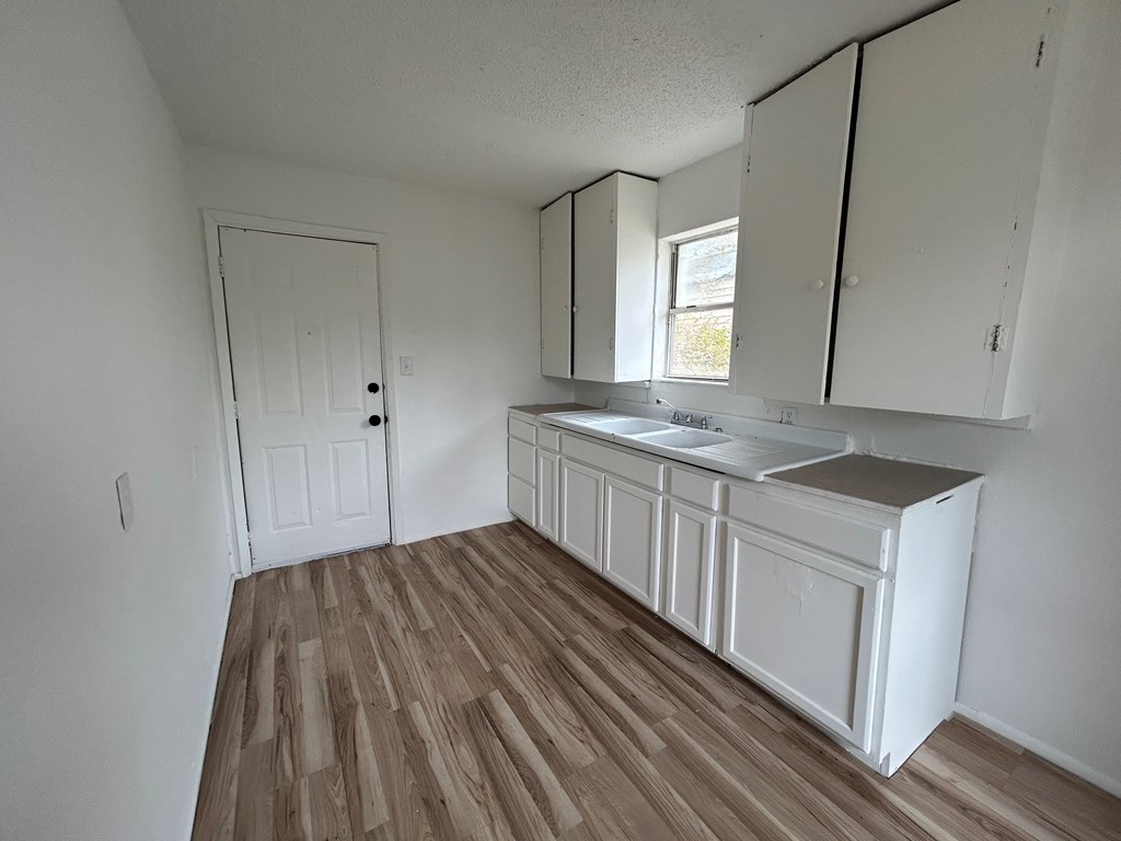 503 S Aylesford Property Photo 4