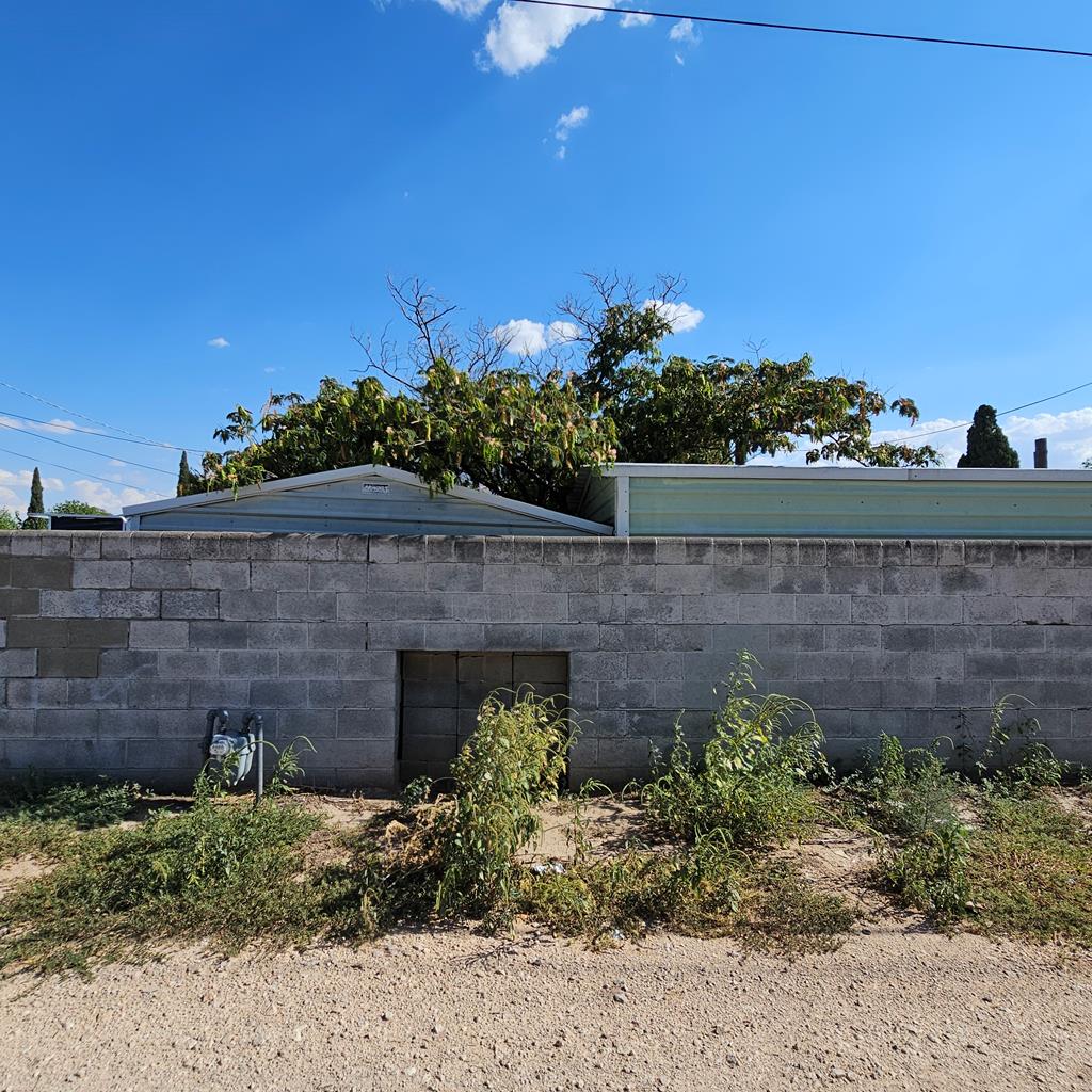 1123 E Estes Ave Property Photo 5
