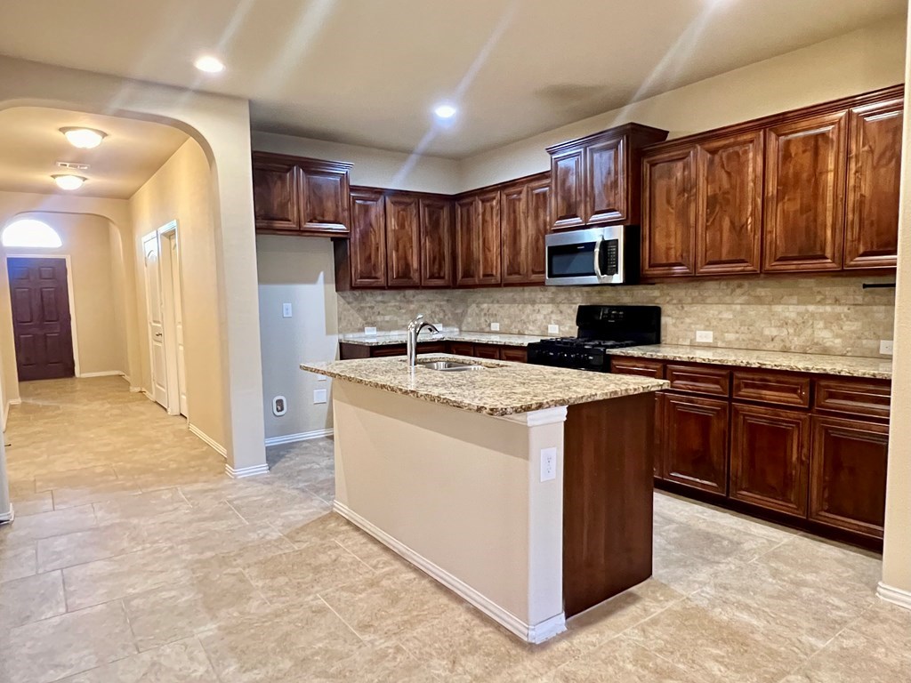 6607 Commonwealth Rd Property Photo 2