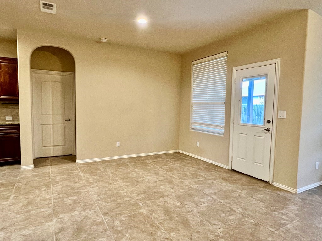 6607 Commonwealth Rd Property Photo 4