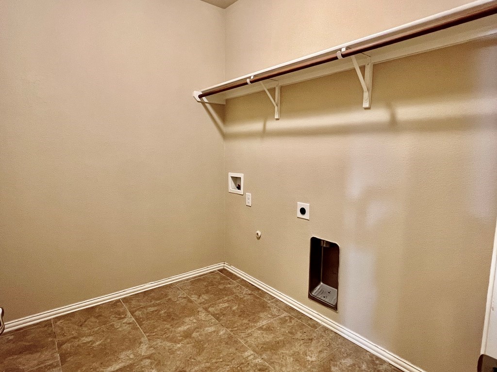 6607 Commonwealth Rd Property Photo 10