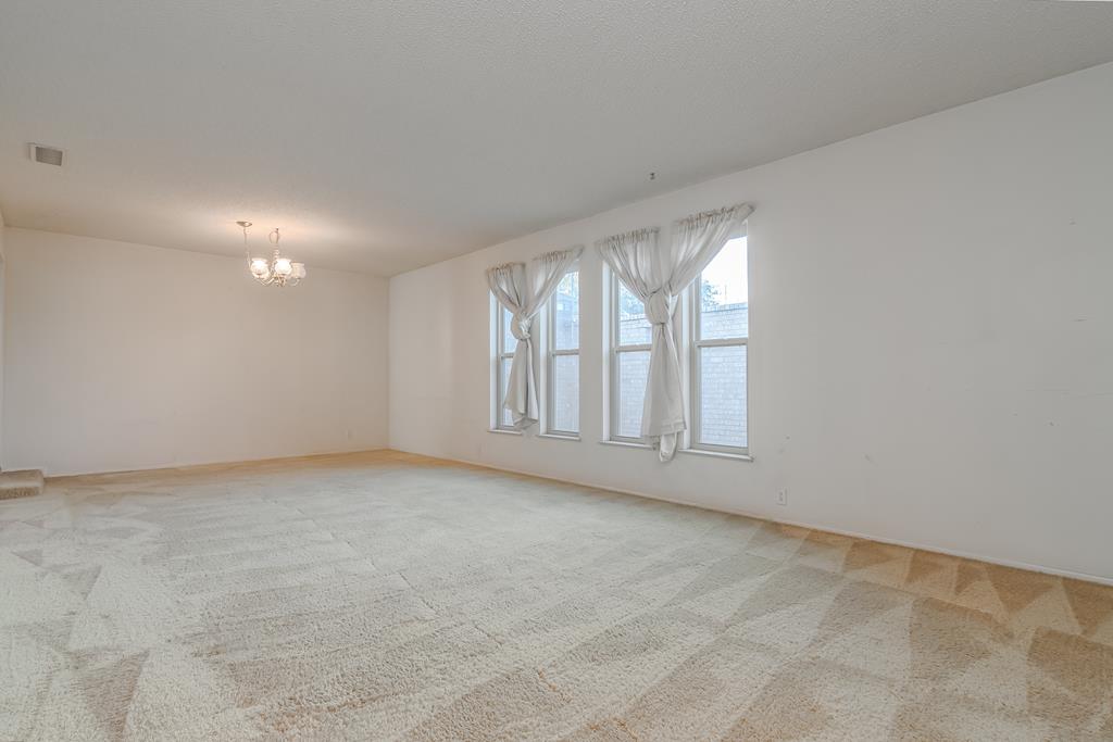 2913 Deering Dr Property Photo 4