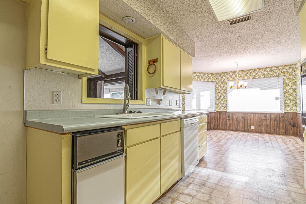 2913 Deering Dr Property Photo 6