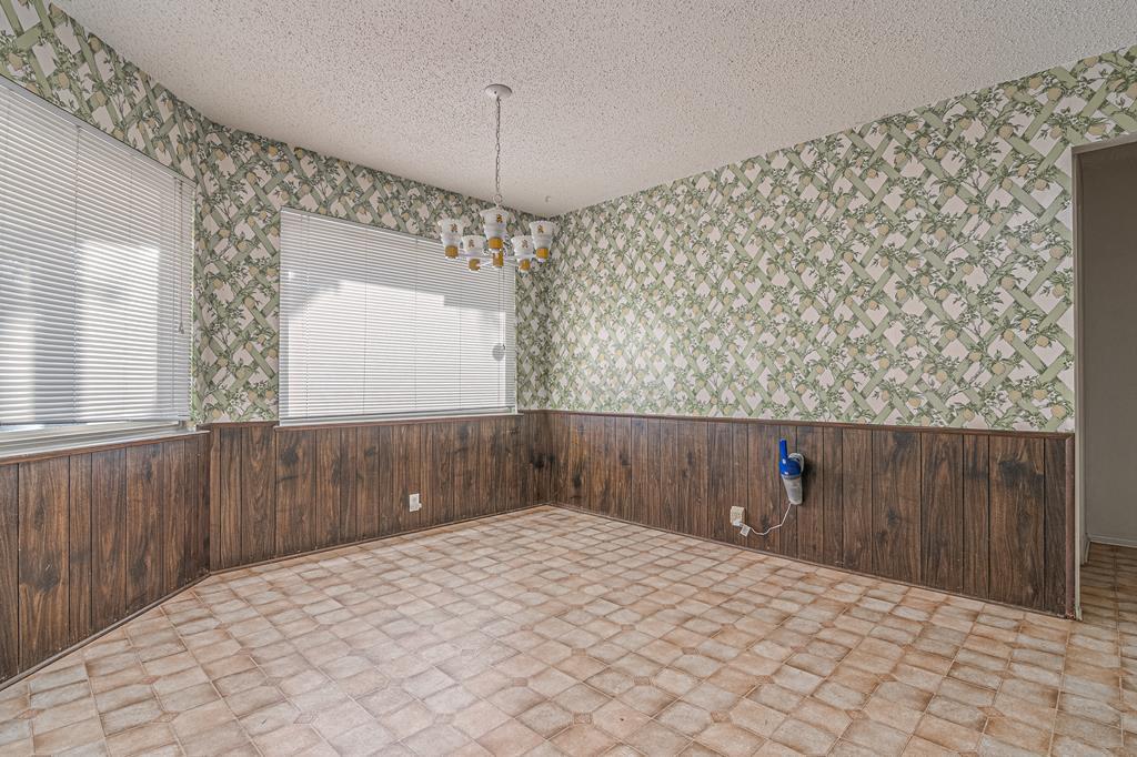 2913 Deering Dr Property Photo 7