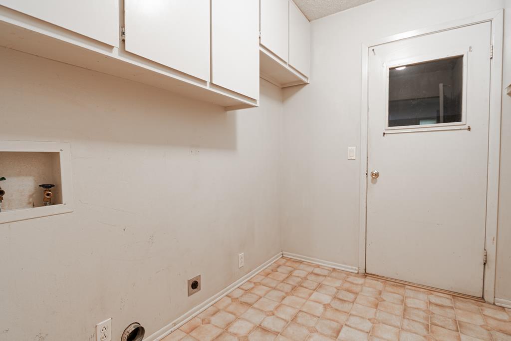 2913 Deering Dr Property Photo 8