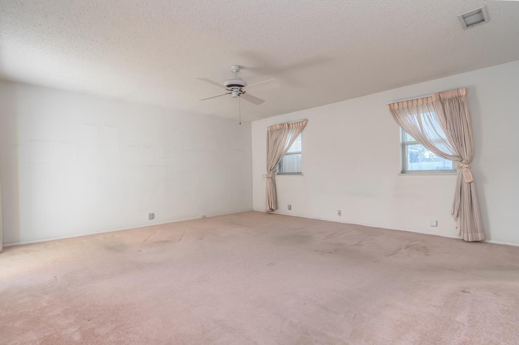 2913 Deering Dr Property Photo 9