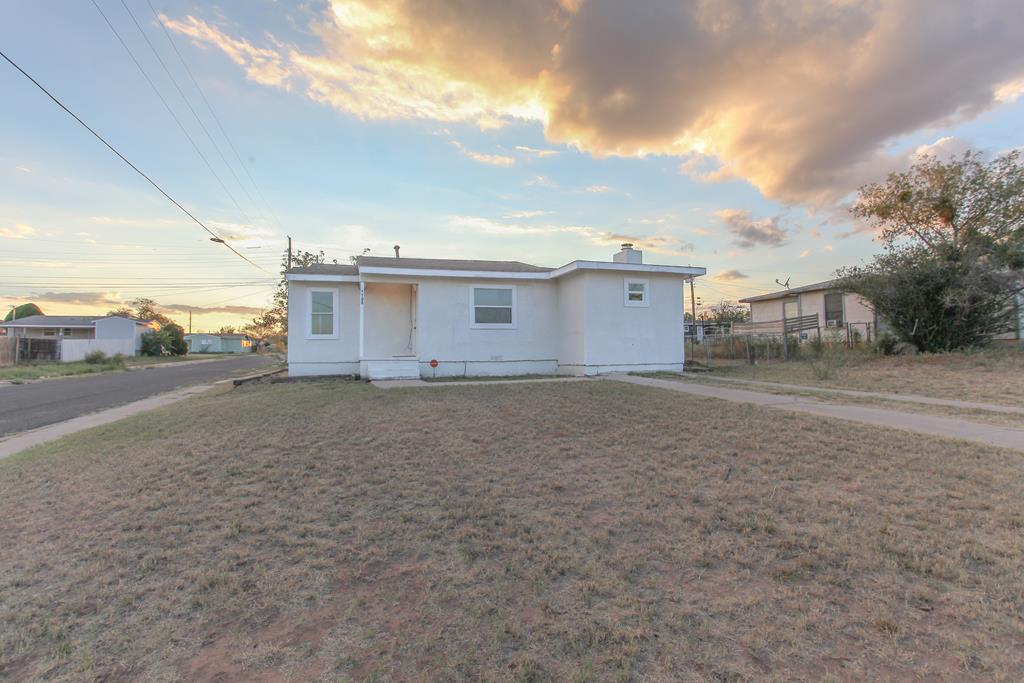 1108 Stanford Property Photo 1