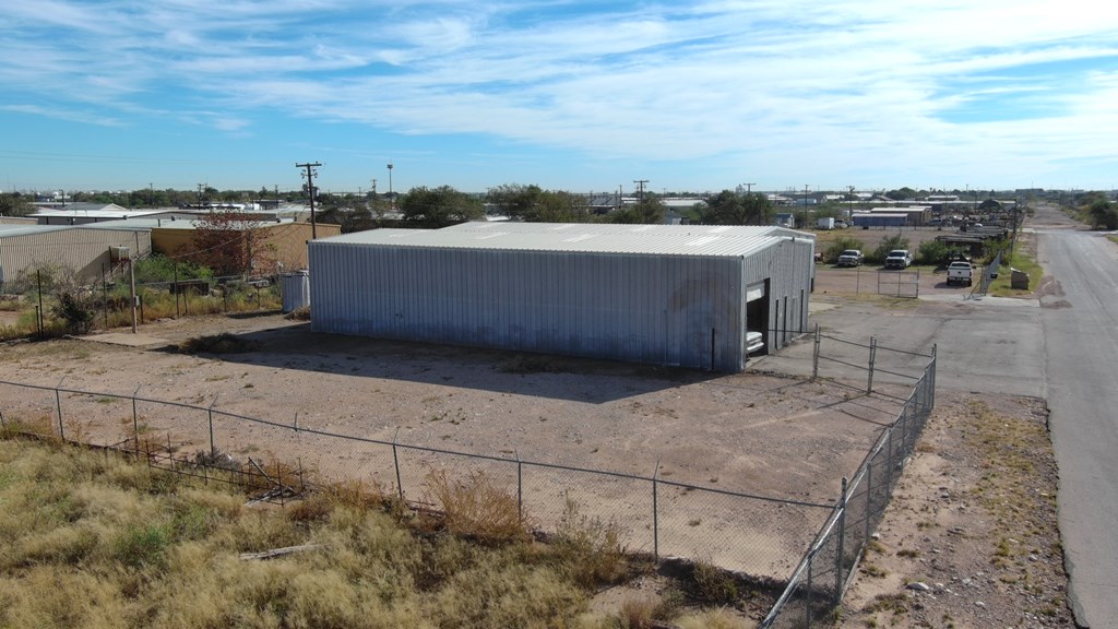 1609 E Taylor Property Photo 2