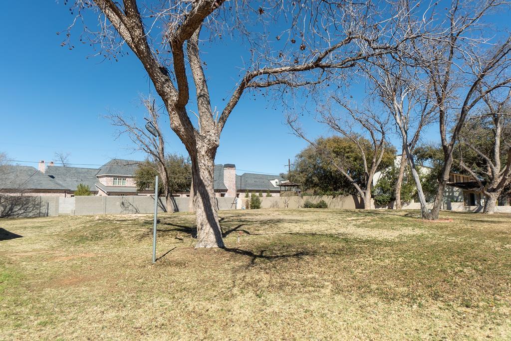 1602 Country Club Dr Property Photo 1