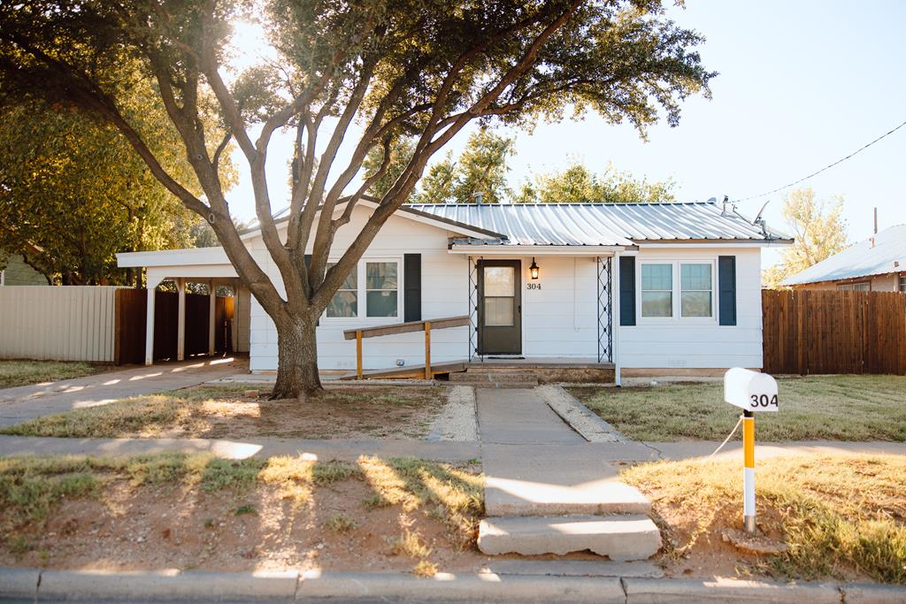 304 S Main St Property Photo 1