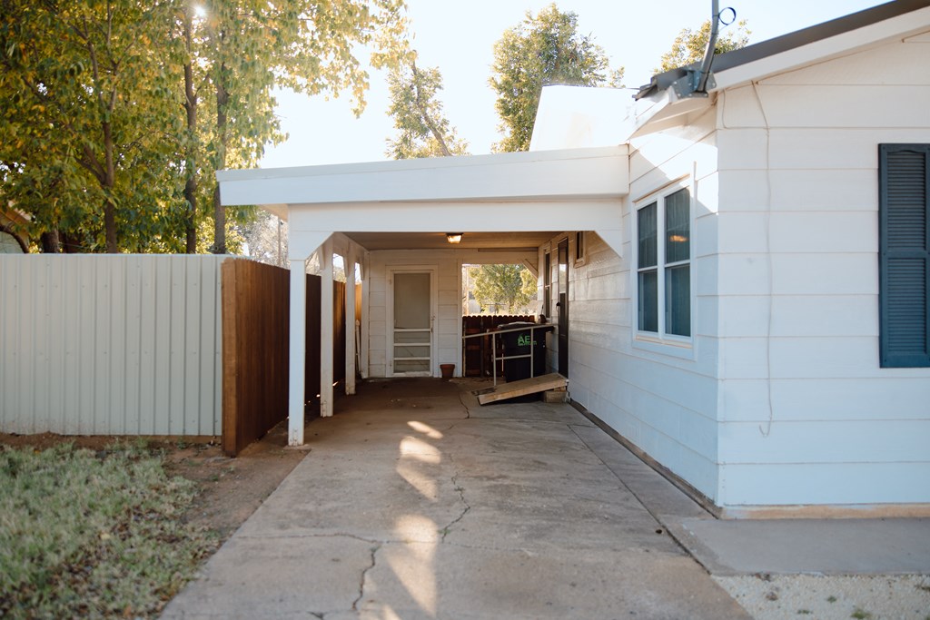 304 S Main St Property Photo 3