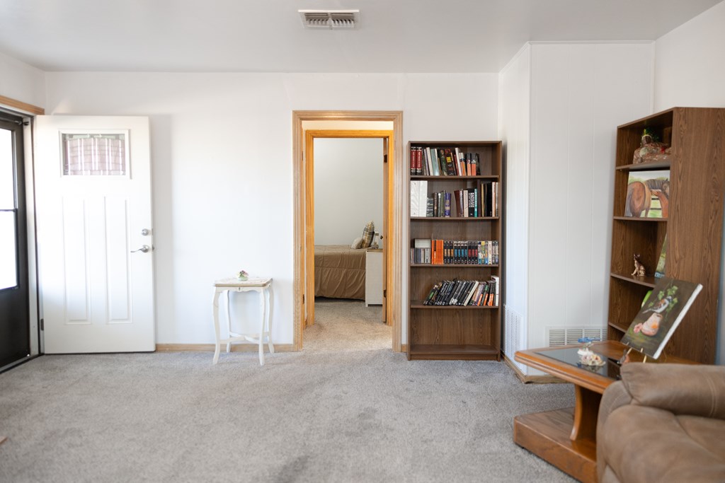 304 S Main St Property Photo 6