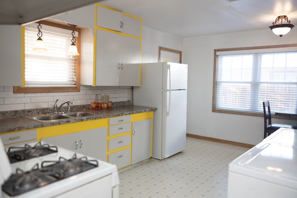 304 S Main St Property Photo 11