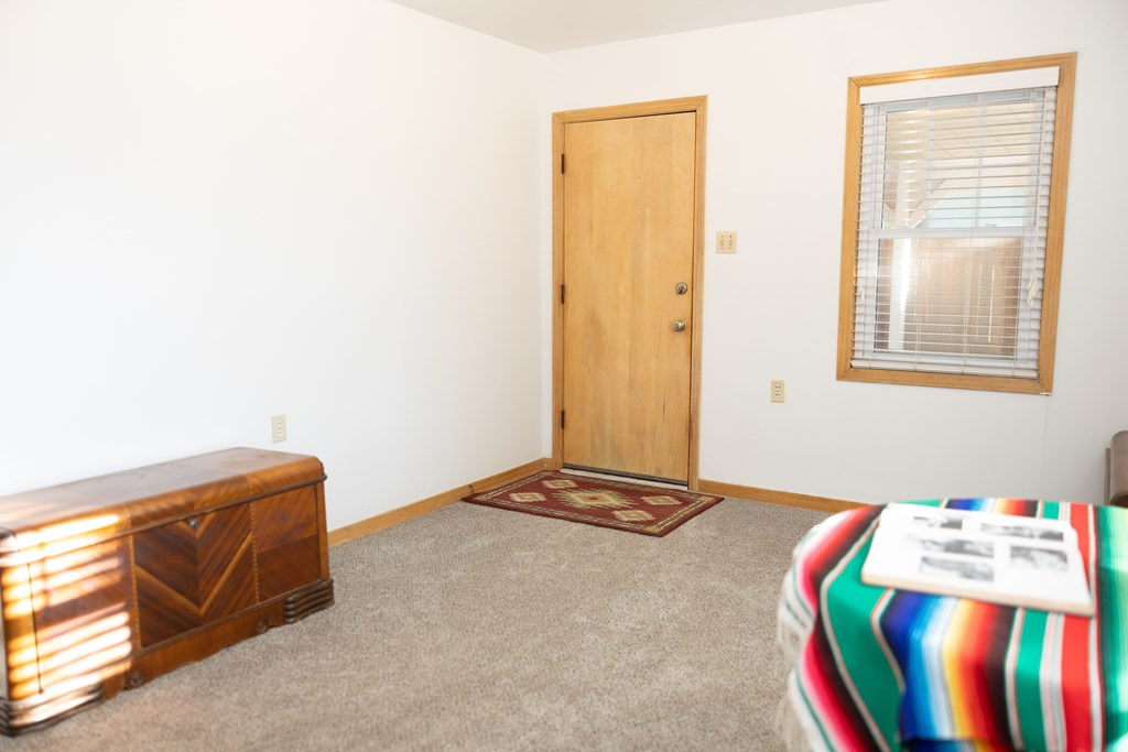 304 S Main St Property Photo 16