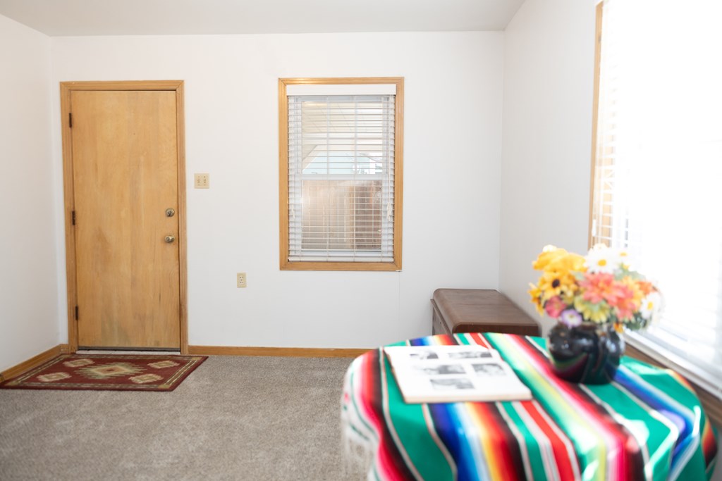 304 S Main St Property Photo 17