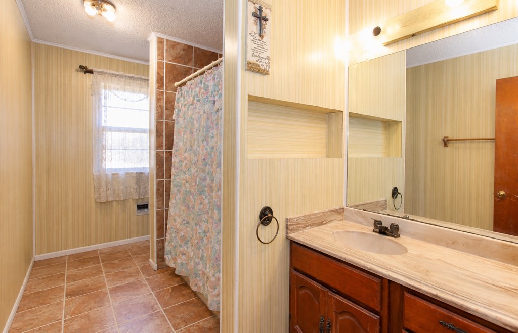 2202 Carl St Property Photo 4