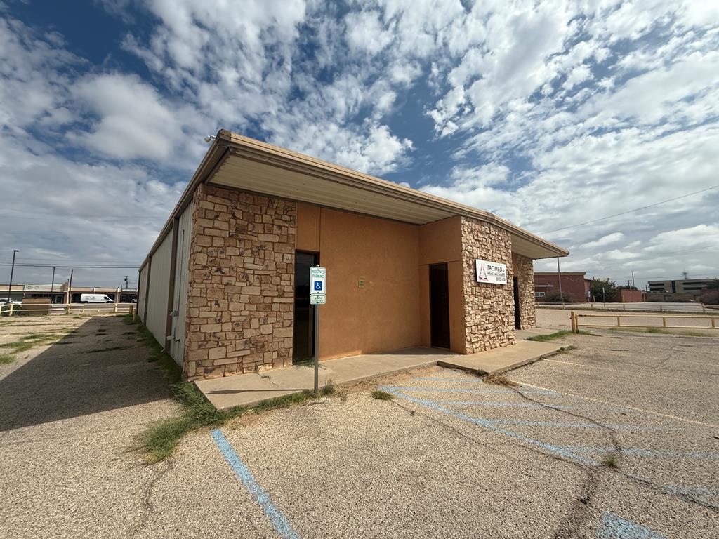 1011 E 7th St Property Photo 1