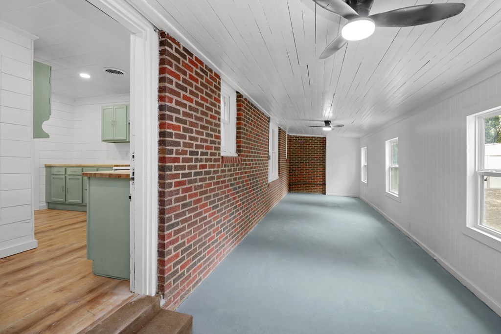 108 Miami St Property Photo 10