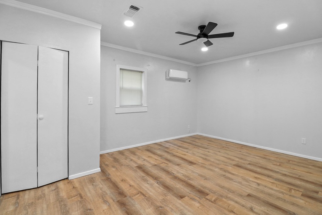 108 Miami St Property Photo 13