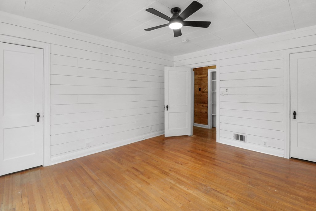 108 Miami St Property Photo 21