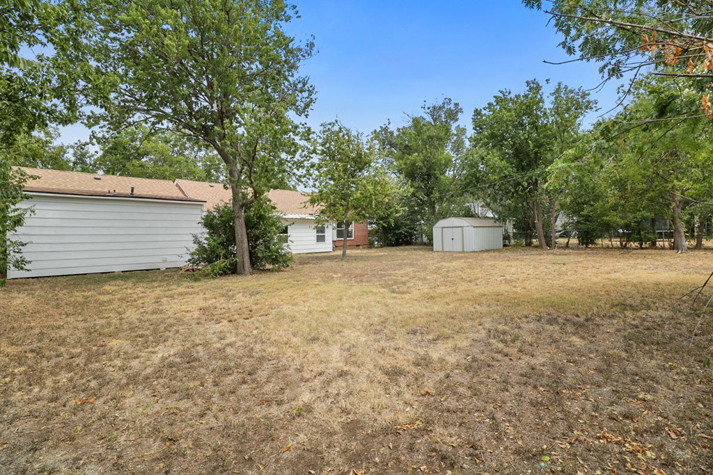 108 Miami St Property Photo 27