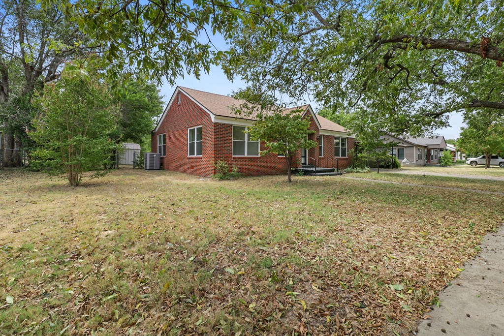 108 Miami St Property Photo 28