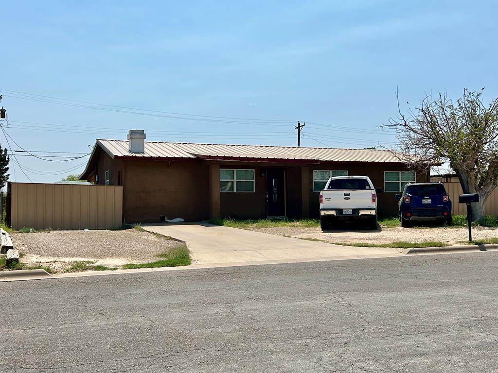 1202 N Gillis Property Photo 1