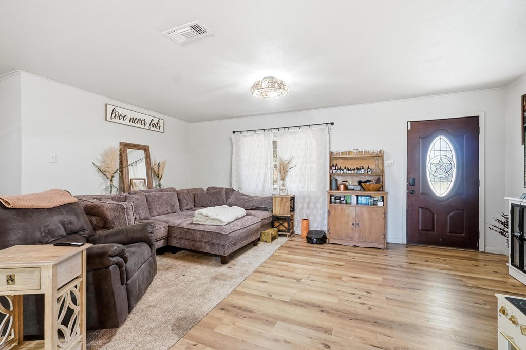 1306 Westhill Lane Property Photo 2