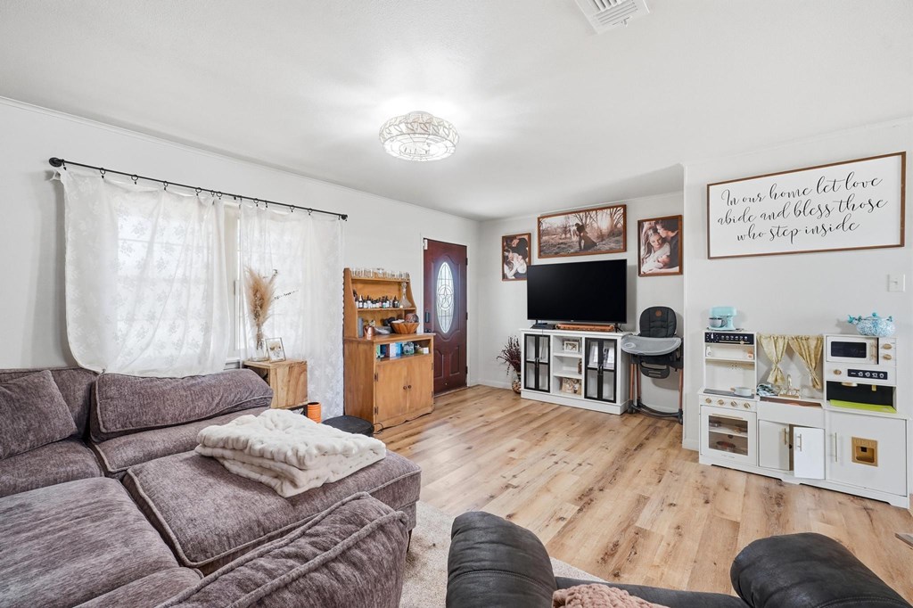 1306 Westhill Lane Property Photo 4