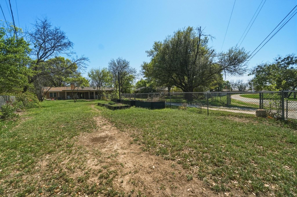 1306 Westhill Lane Property Photo 30